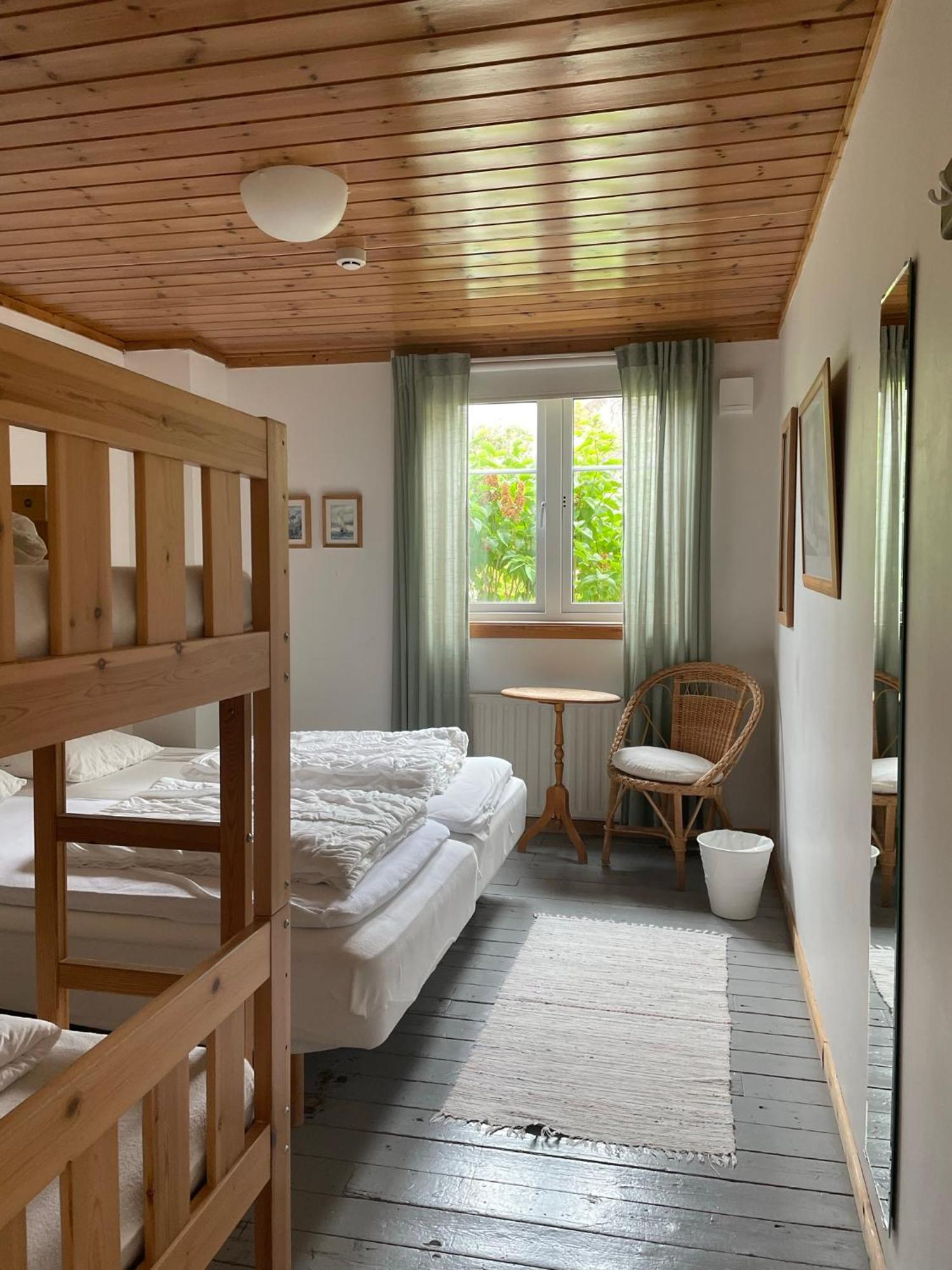 Kustnaera Vandrarhem Hamburgsund Δωμάτιο φωτογραφία